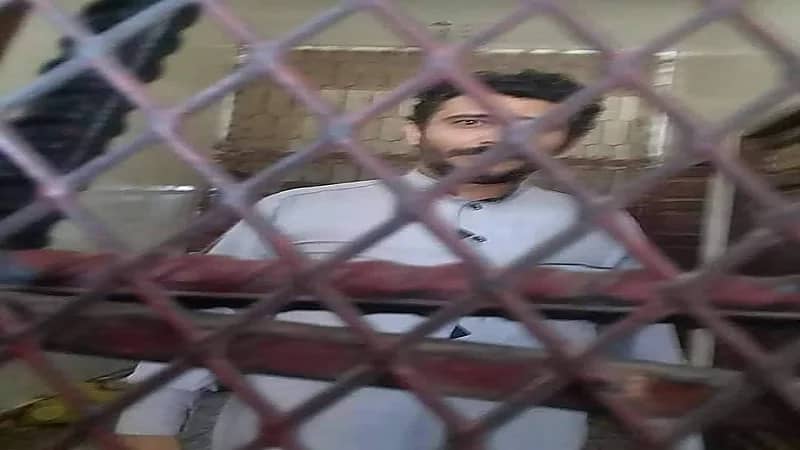 حوثيون يهددون حياة ضابط لكشفه تورط قياداته في ابتزاز فتيات يمنيات