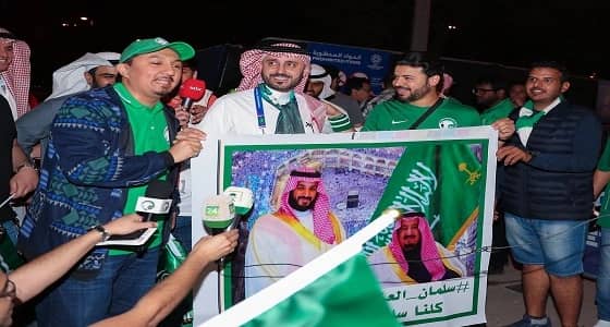 بالصور.. رئيس الاتحاد يلتقي بجماهير الأخضر قبل بداية المباراة