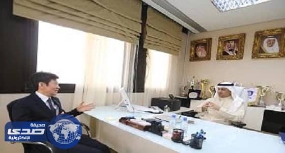 عادل عزت يبحث سبل التعاون مع رئيس الاتحاد الكوري الجنوبي