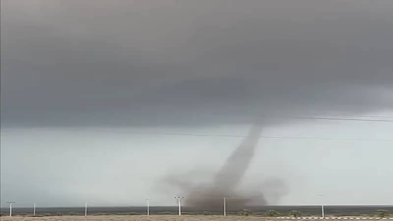 إعصار قمعي بمنطقة جازان.. فيديو