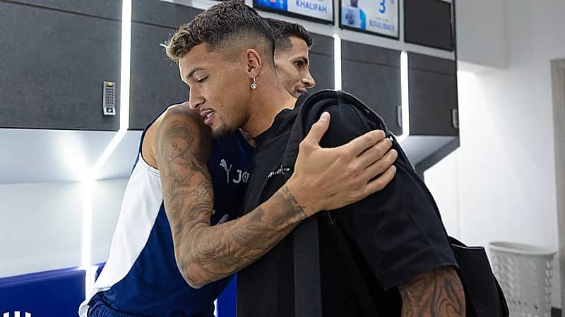 ليوناردو يلتحق بتدريبات الهلال .. صور