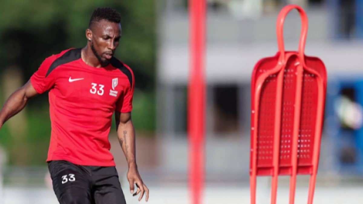 محترف القادسية مهدد بالغياب ضد الأهلي