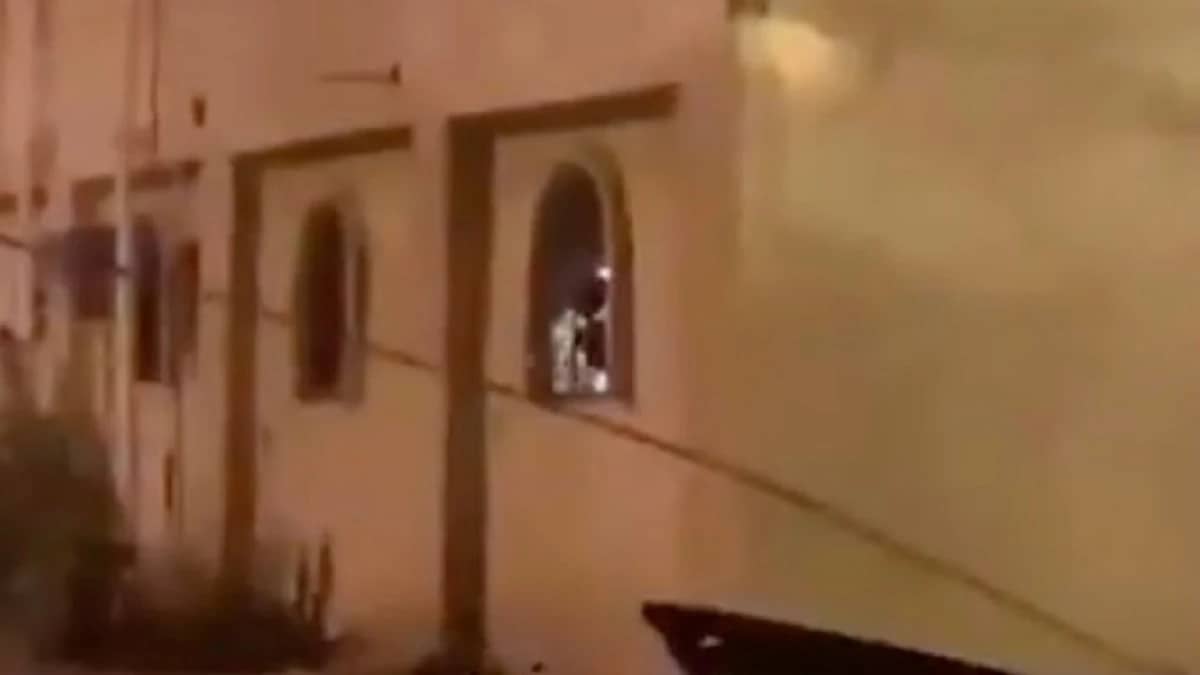 فيديو لشخص يعتدي على طفل في مكة.. و"العنف الأسري" يتفاعل