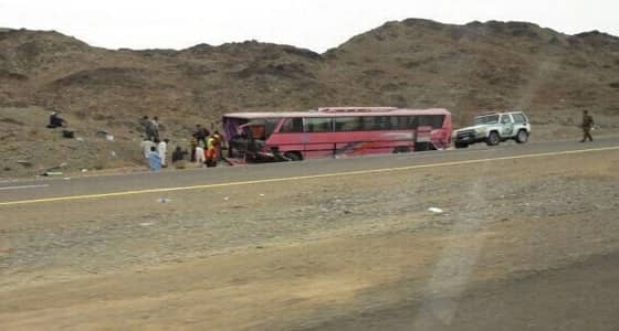 إصابة 32 آسيوياً في انقلاب حافلة على طريق ضباء
