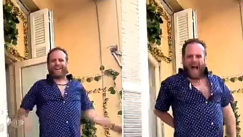 ممثل أمريكي يرقص على أنغام الدبكة احتفالاً بالقصف الإيراني لإسرائيل .. فيديو