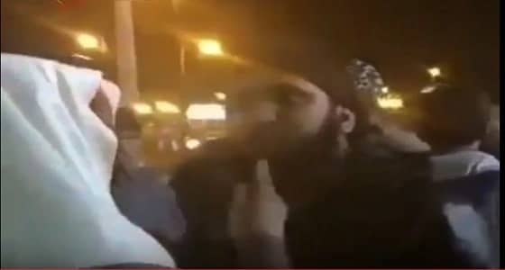 بالفيديو .. مشادة بين مواطن يؤدي دور "المحتسب" وصاحب مطعم بسبب الموسيقي