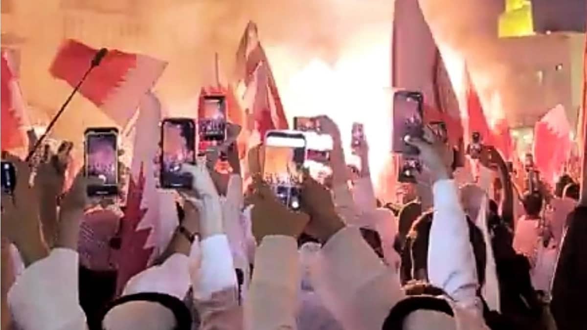 الجماهير القطرية والإماراتية تشعل الأجواء في سوق واقف  .. فيديو