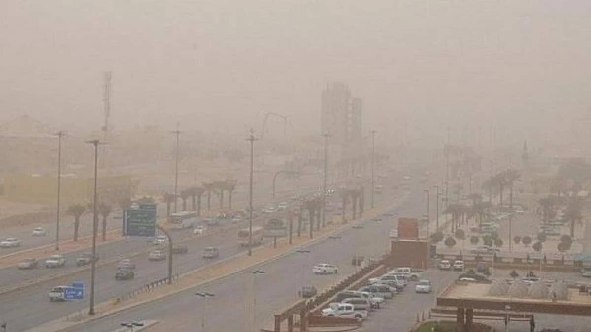 استمرار الرياح والأتربة على الرياض