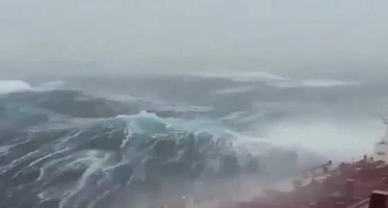 العثور علي 7 قتلي و4 مفقودين جراء إعصار " ميكونو " بسقطري