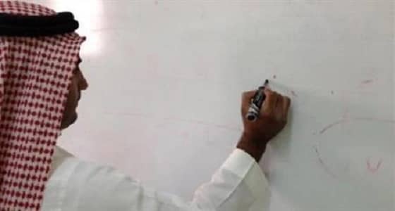 إعلان مطعم يثير الجدل.. ومعلمون: " هل نتساوى بالدجاجة ؟ "