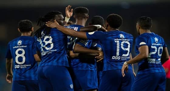 بالفيديو والصور.. الهلال يفوز على الشباب ويقترب من الصدارة