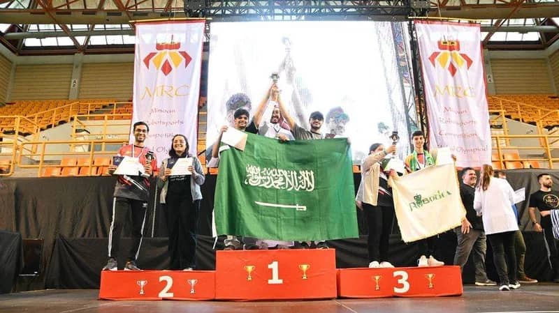 طالب يحقق المركز الأول عالميًا خلال مشاركته في الأولمبياد العالمي