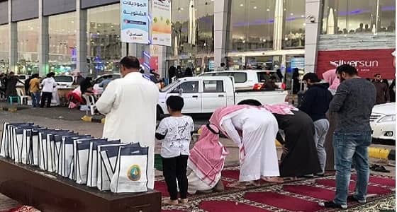 بالصور.. الأمر بالمعروف تطلق ” المصلى المتنقل ” في تبوك