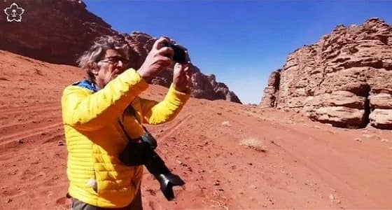 بالفيديو.. مصور رالي داكار: مناظر جميلة في المملكة لا تصدق لم أشاهد مثلها أبداً