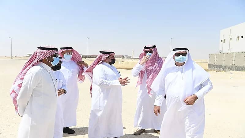 بالصور.. أمين الشرقية يتفقد المشاريع الخدمية بضاحية الملك فهد بالجبيل