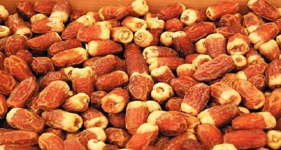 السجن 10 سنوات وغرامة مليون ريال لمتورطين في رشوة " صندوقي تمر "