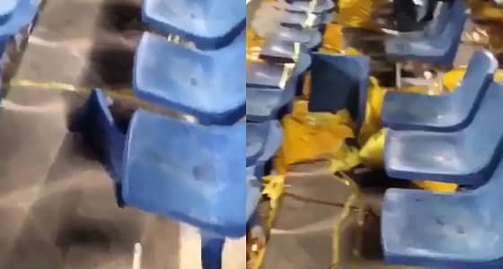 بالفيديو.. سلوكيات تخريبية من الجماهير في ملعب الهلال