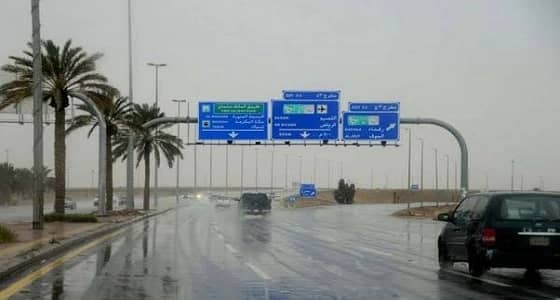 رياح نشطة تضرب منطقة حائل.. والأرصاد تحذر