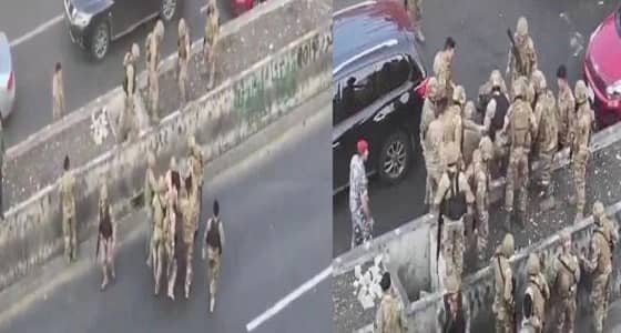 فيديو مروع لحظة اعتقال متظاهر لبناني والإعتداء عليه