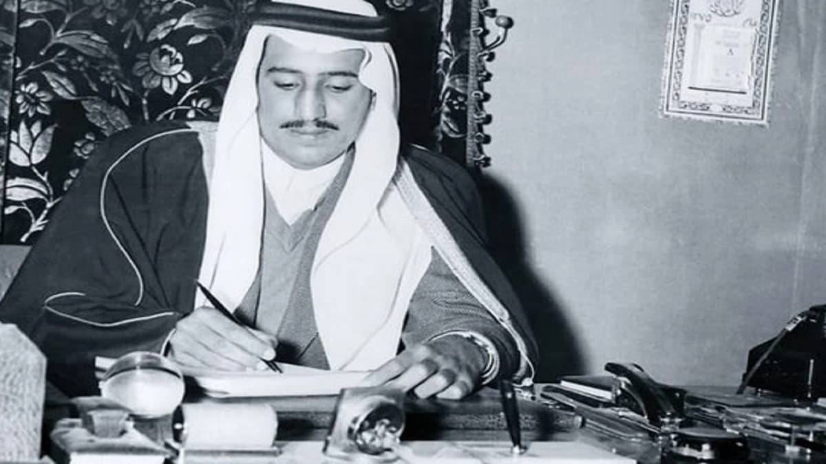 صورة تاريخية نادرة لخادم الحرمين الشريفين عام 1955 م