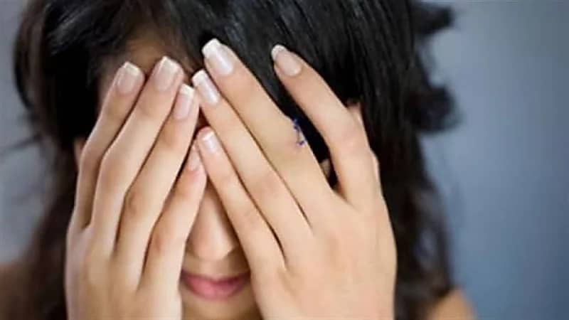 القبض على لبناني أجبر زوجته على ممارسة الرذيلة مع أصدقائه مقابل الأموال