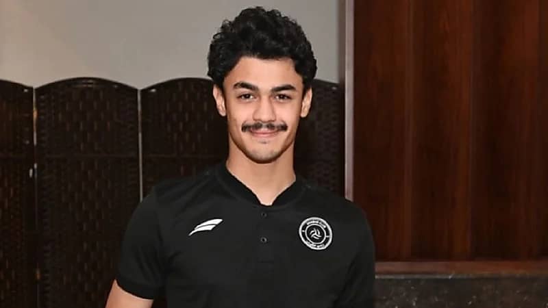 الشباب يحدد موقفه من تمديد عقد ناصر العمران