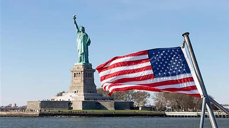 السفيرة الأمريكية لدى الناتو: نأمل في بدء مفاوضات حول أوكرانيا بشروط كييف