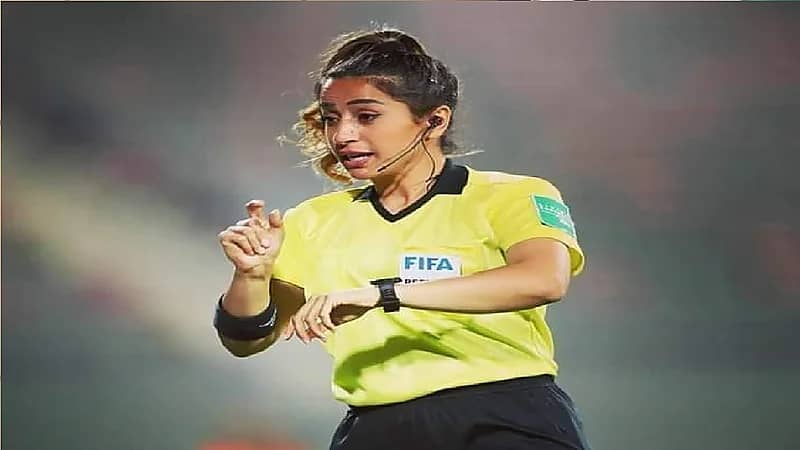 صفارة نسائية تقود لأول مرة مباراة في الأردن