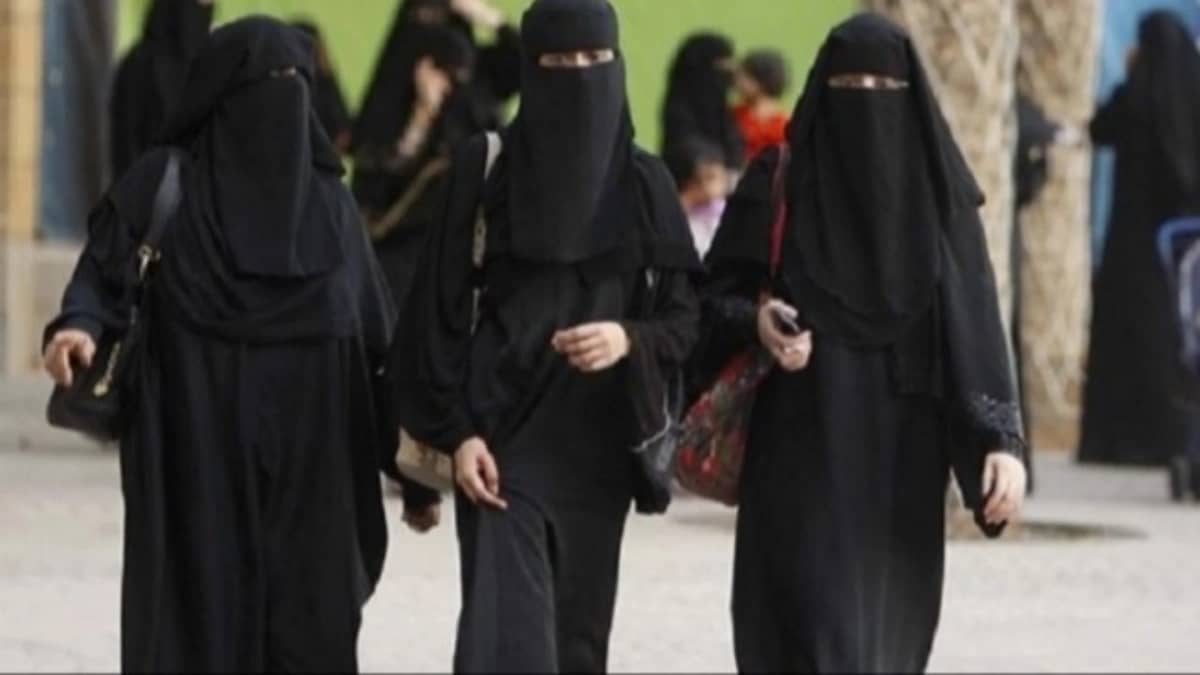 «المنقبات» أقل عرضة للإصابة بفيروس كورونا