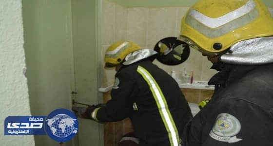 الدفاع المدني ينقذ طفلة محتجزة في منزل