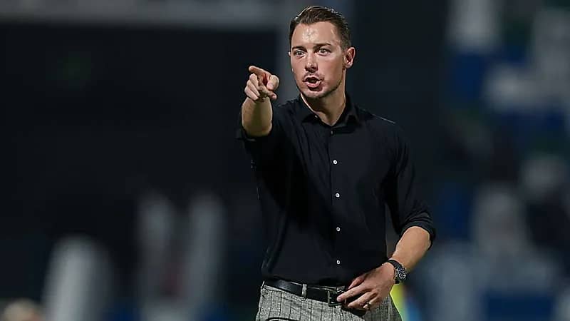 عبدالغني الشريف: جماهير الأهلي تطالب بالتعاقدات وليس إقالة المدرب .. فيديو