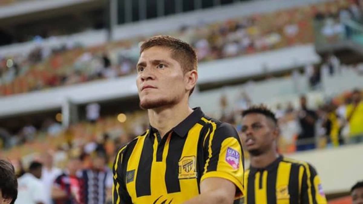 نادي الاتحاد يكثف جهوده لإعادة ليناردو جيل إلى المملكة