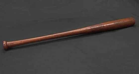 1.8 مليون دولار.. ثمن مضرب لاعب بيسبول متوفى منذ 70 عامًا