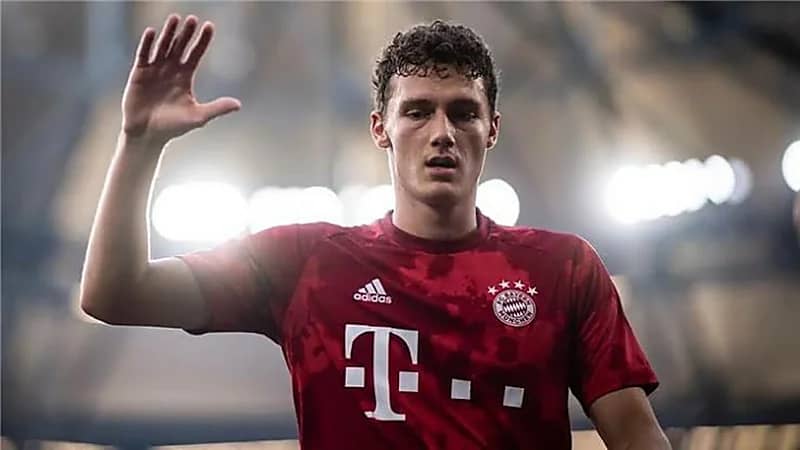 إيقاف بنيامين بافرد مباراتين لإرتكابه مخالفة جسيمة