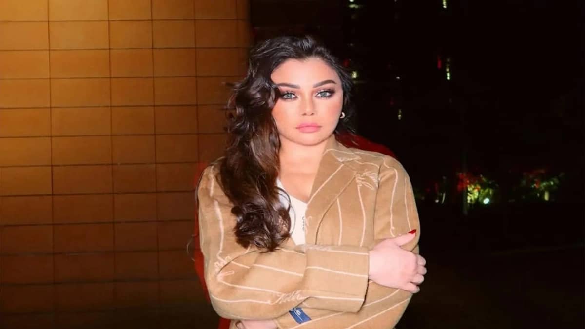 هيفاء وهبي تثير الجدل بتناول المنسف الأردني.. فيديو