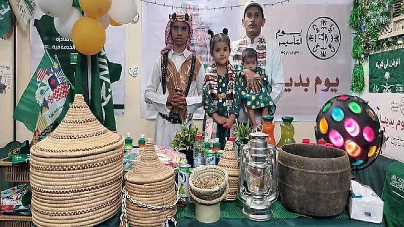 "حسن المالكي" يحتفل مع أسرته بيوم التأسيس