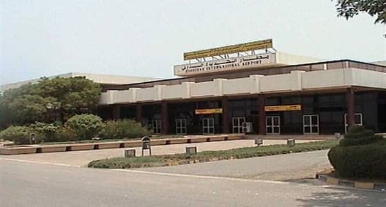 بعد تقدم المقاومة.. مليشيا الحوثي تلغم وتفخخ مطار الحديدة