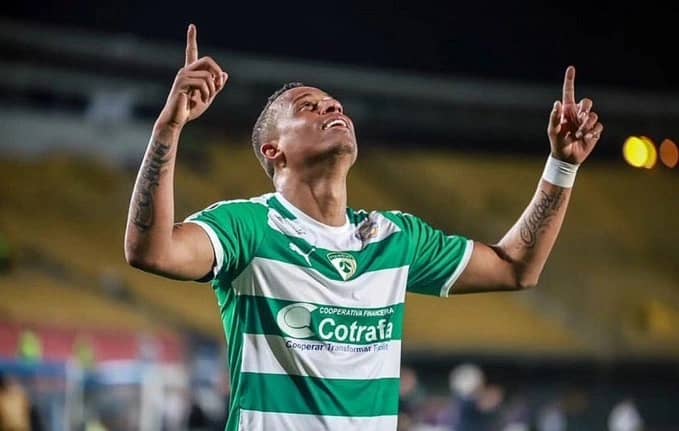 الاتحاد يقدم عرضًا إلى اللاعب كارلوس بيرالتا