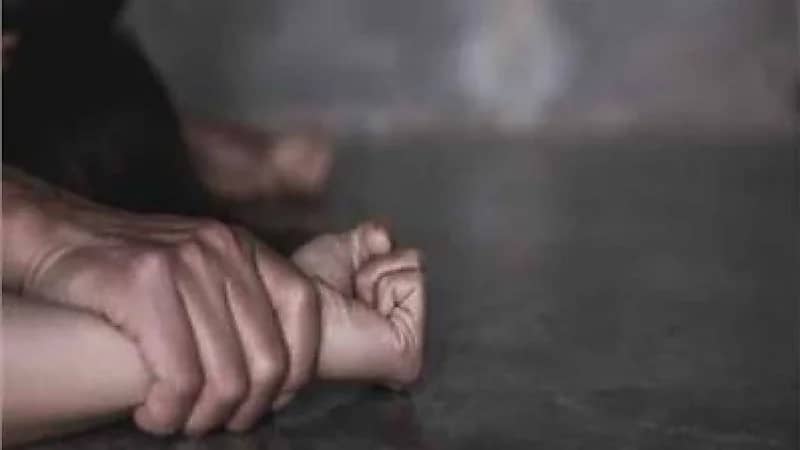 القبض على مراهق بتهمة الاعتداء على طالبة داخل حمام المدرسة