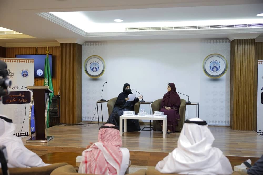 رواق السرد يستعرض تجربة د.مزون في "سرديات الذاكرة".. صور