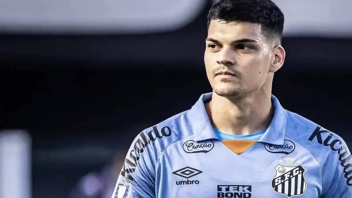 النصر يخطط للتعاقد مع حارس سانتوس