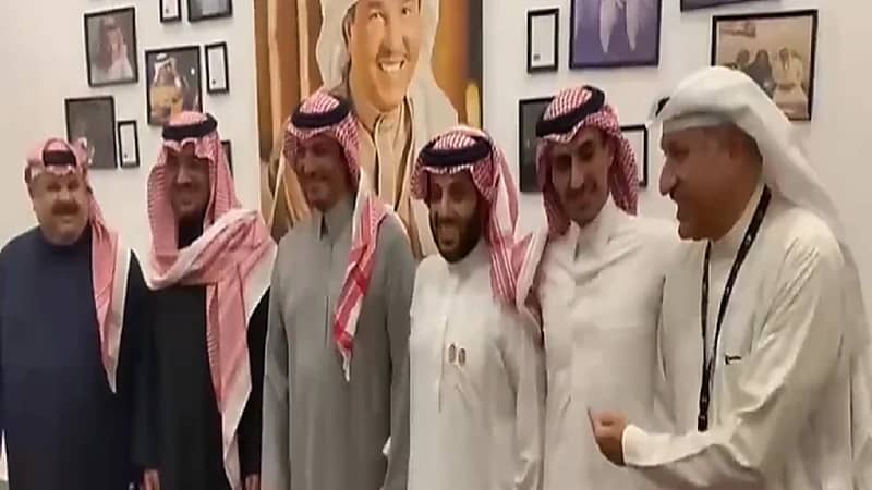 فيديو.. لقطات عفوية للأمراء من كواليس ليلة "أسير الشوق"