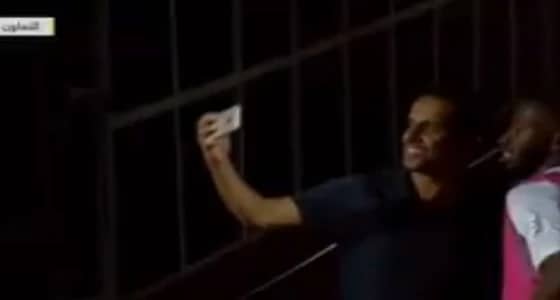 بالفيديو.. " آل الشيخ " ينتقد سلوك عامل تجاه فهد المولد بعد إصابته