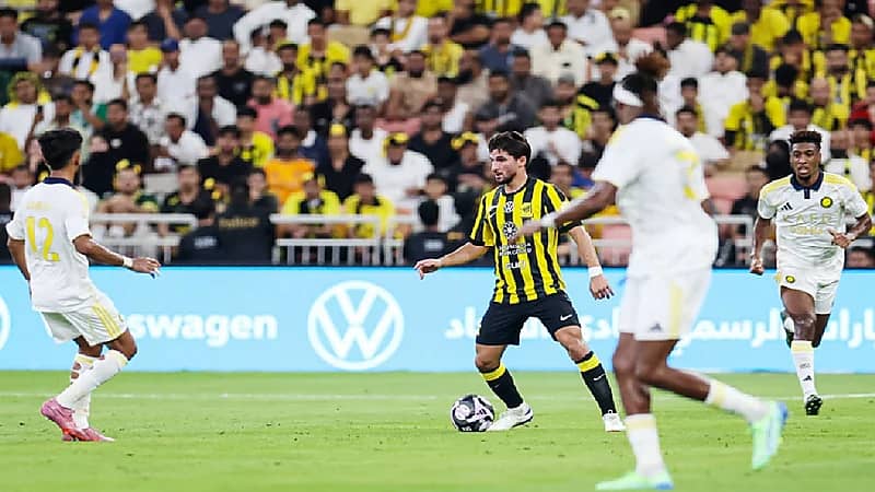 بلان يرفض منح لاعبي الاتحاد راحة بعد خسارة النصر