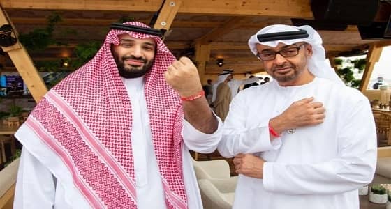 حقيقة الأسورة الحمراء بيد الأمير " محمد بن سلمان " وولي عهد أبو ظبي