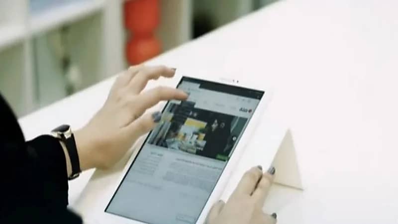 شاهد.. غضب العاطلين من خريجي الجامعات بسبب تحديد العمر في الإعلانات الوظيفية 