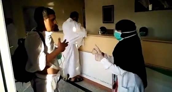 ممرضة تدهش حاجا أبكما