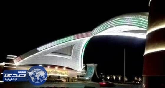 بالفيديو..مطار الملك خالد يضئ البوابات الرئيسية بألوان علم الكويت احتفالا بيومها الوطني