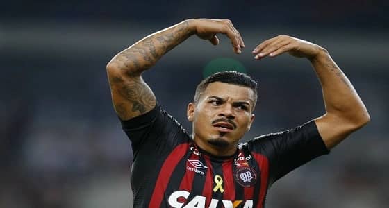 رسميًا.. الاتحاد يوقع مع الظهير البرازيلي تياغو كارليتو