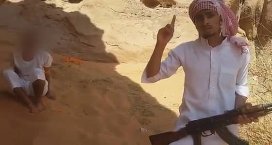 داعشي " تكفى يا سعد " على سرير متحرك بقاعة المحكمة